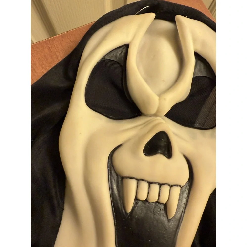 VTG SCREAM VAMPIRE Ghostface W/ FANGS Hooded MASK Easter‎ Unlimited 9206(c)